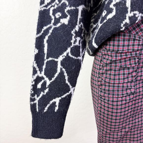 ASTR the Label Saira Floral Fuzzy Wool Blend Sweater Navy Academia Fall sz L NWT - Picture 5 of 11